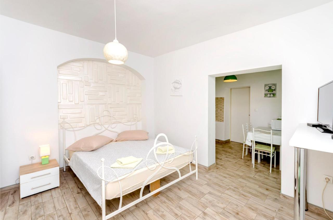 Apartments And Room Take It Easy Tribalj Exterior foto