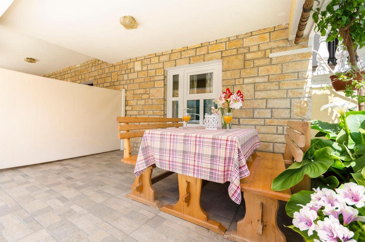 Apartments And Room Take It Easy Tribalj Exterior foto