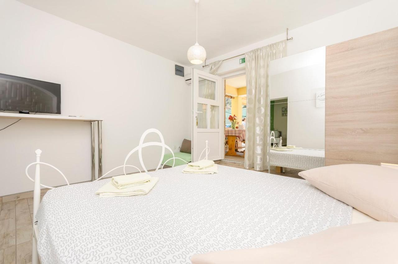 Apartments And Room Take It Easy Tribalj Exterior foto